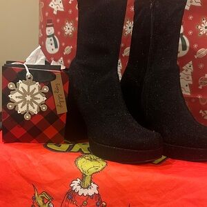 ABOUND. CLASSIC STYLE BOOTS/calf stretchBRAND NEW.  NWOT COMFORTABLE.